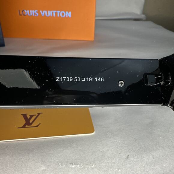 LOUIS VUITTON LV Clash Square Sunglasses Black - Picture 6 of 13